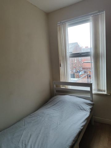 1 bedroom in a house share to rent - Photo 4