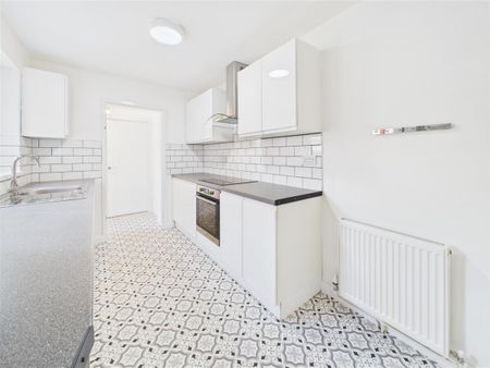 3 bedroom Terraced House to rent - Photo 3