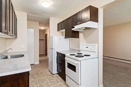 - 2 Bedroom at Hawkwood - Photo 2