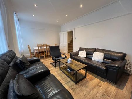 3 bedroom apartment to rent - Photo 2