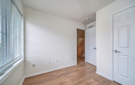 For Lease - 193 Danzatore Path, Oshawa, Ontario - Photo 3