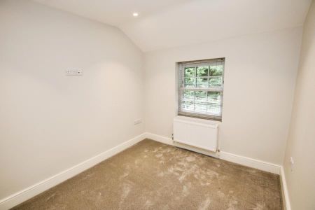 3 bedroom flat to rent - Photo 4