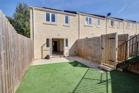 3 bedroom terraced house to rent - Photo 2