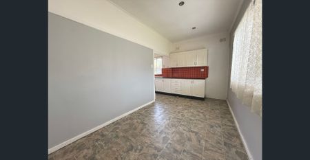 COSY TWO BEDROOM HOME IN GREAT LOCATION! - Photo 5