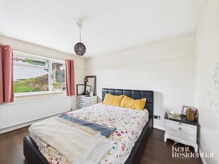 4 bedroom detached house to rent - Photo 5