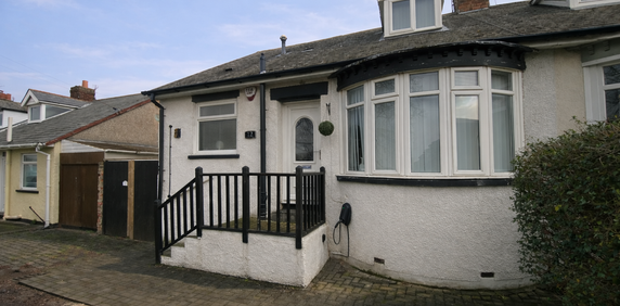 4 bed semi-detached bungalow to rent in Stanhope Gardens, Middlesbrough - Photo 2