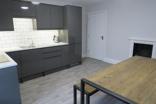 High Street - Photo 1