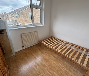 3 Bed Terraced House, Handcross Road, LU2 - Photo 5