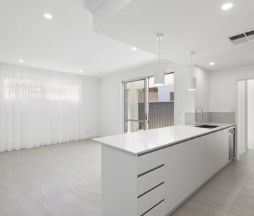 NEW HIGH SPEC TOWNHOUSE - Photo 5