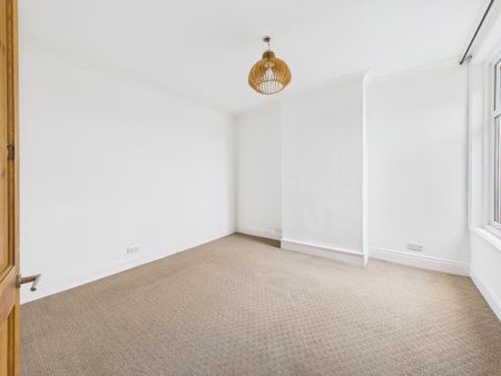 2 bedroom maisonette to rent - Photo 2