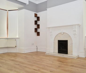 4 bedroom House To Let - Photo 3