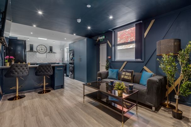 Stunning 7bed All Ensuite HMO Room 4 - Studio Room Kitchenette & Ensuite (1st f) - Photo 1