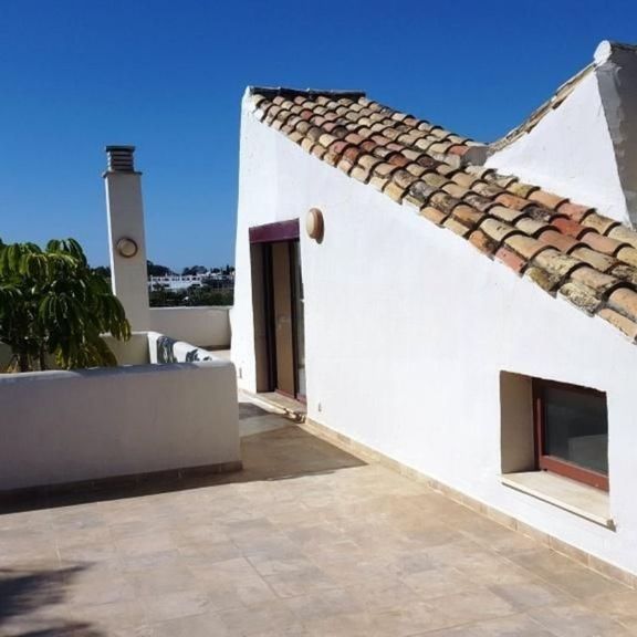 3 bedroom luxury Semidetached House for rent in Benahavís, Andalusia - Photo 1