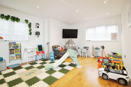 5 bedroom detached house to rent - Photo 2