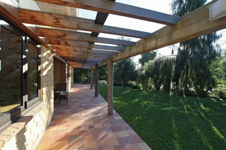 Elegant 2 bedroom semi furnished home - Photo 4