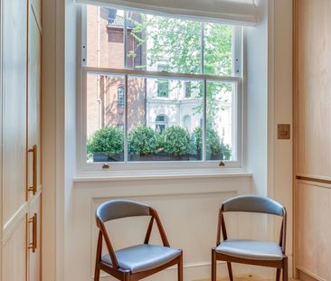 An exquisitely refurbished three bedroom Kensington townhouse, combining refined contemporary design with elegant period proportions, moments from Kensington Palace. - Photo 5