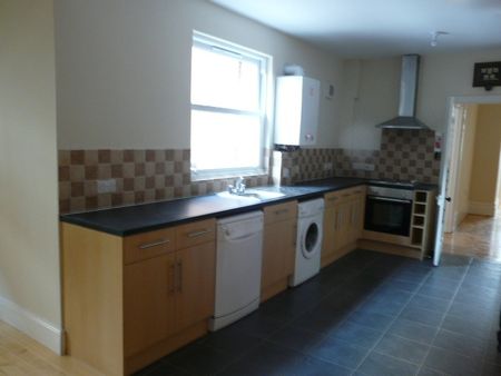 7 Bed Semi-Detached House, Shaftesbury Avenue, SO17 - Photo 4