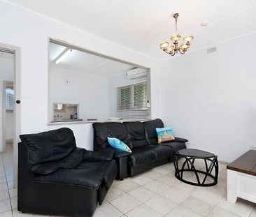 Ideally located - Photo 3