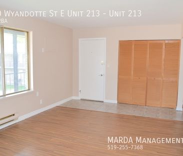 BRIGHT AND SPACIOUS 2BEDROOM/1BATH APARTMENT + HYDRO - Photo 5