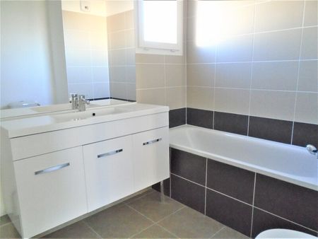 Location Maison 4 pièces 73m² CARPENTRAS 84200 - Photo 3
