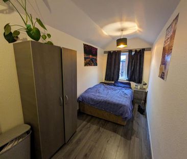 4 bedroom private hall to rent - Photo 5