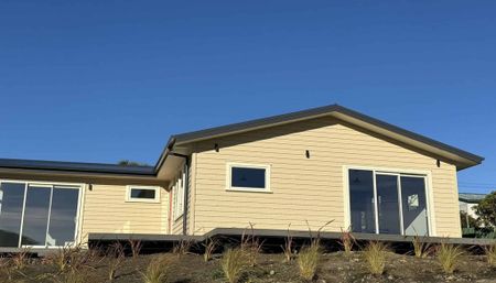 Sunny Brighton 3 Bedroom Home - Photo 2