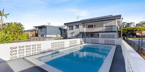 Spacious and Stylish Upstairs Living in Prime Redcliffe Location - Photo 3