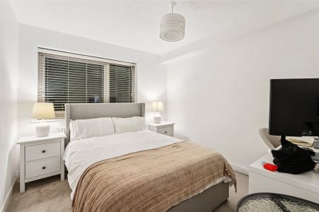 Nutborn House, 10 Clifton Road, London, SW19 ground floor flat to rent - Photo 3