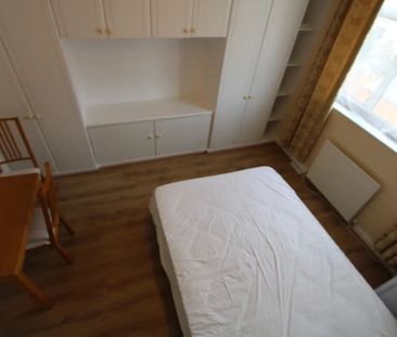 Room in a Shared House, Larbert Road, SW16 - Photo 5