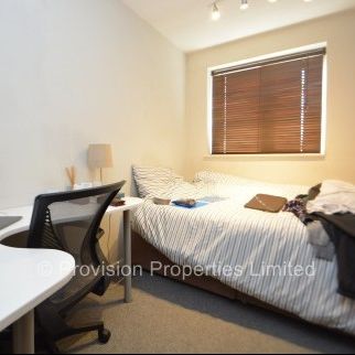 4 Bedroom to Rent Near Leeds University - Photo 1