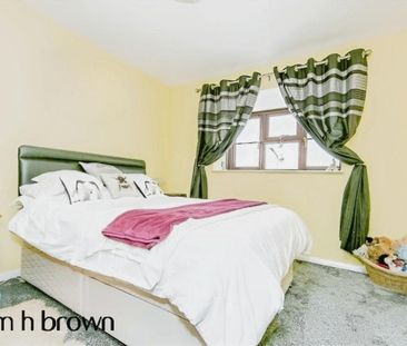 California Close - Photo 3