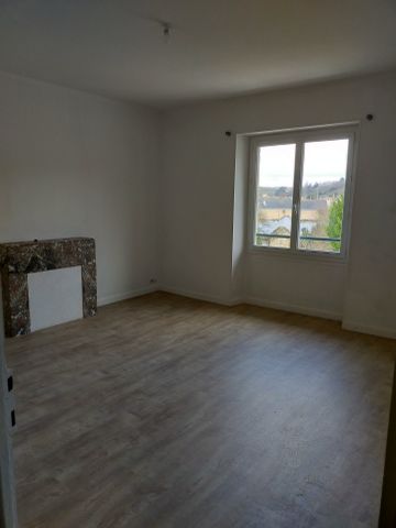Location Appartement 3 pièces 73m² ARGENTON SUR CREUSE 36200 - Photo 2