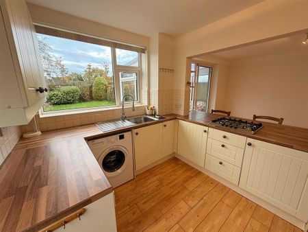 3 bedroom semi-detached house to rent - Photo 4