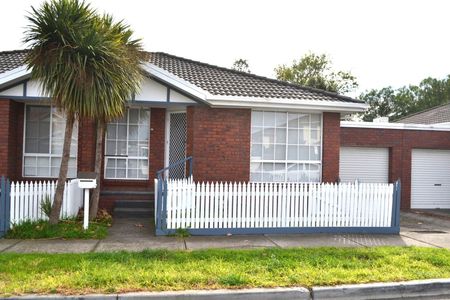 2/11 Parker Street, Pascoe Vale VIC 3044 - Photo 2