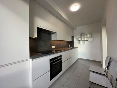 Lichtrijk appartement met drie slaapkamers - Photo 3