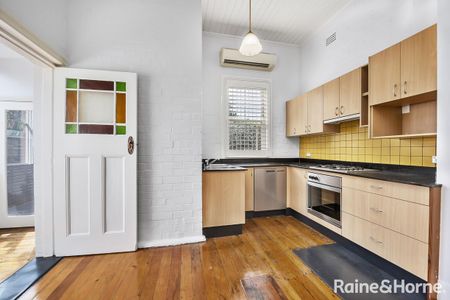 Beautiful Marrickville Bungalow - Photo 3