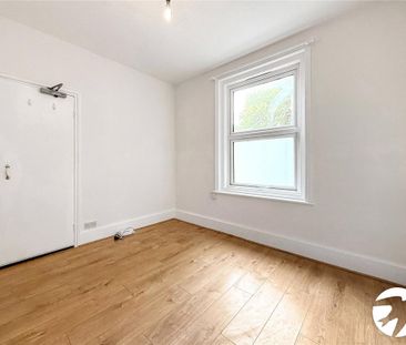 Studio to rent - Photo 6