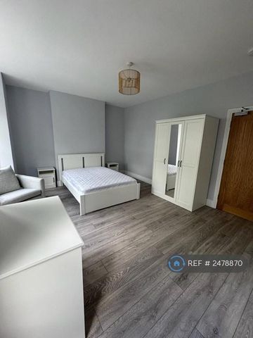 5 bedroom terraced house to rent - Photo 4