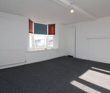 2 bedroom maisonette to rent - Photo 2