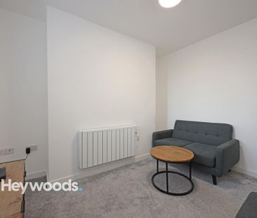 4 bedroom house of multiple occupation to rent - Photo 1