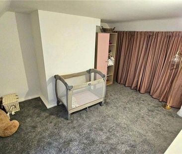 4 bedroom semi-detached house to rent - Photo 4