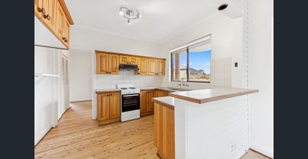 Bright & Spacious Three Bedroom Ground Floor Duplex - Photo 2