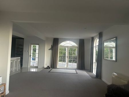 Smaller families welcome - Photo 3