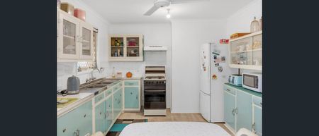 Three bedroom home - Photo 5