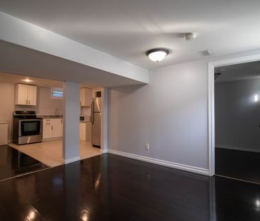 **ALL UTILITIES INCLUDED** 2 Bedroom Unit in the North End!! - Photo 2