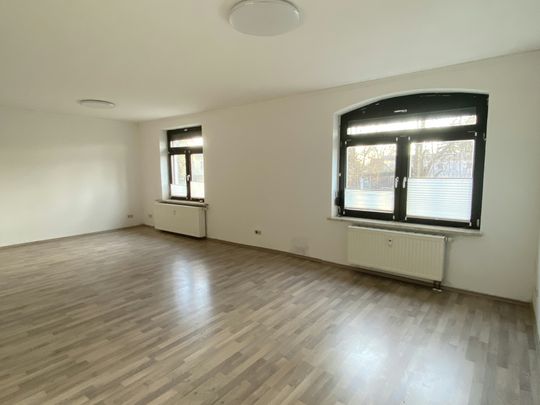 Über wenige Stufen in Ihr neues Zuhause - Photo 1