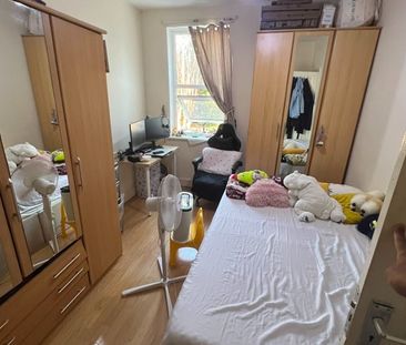 Room in a Shared House, Thorpe Road, IG11 - Photo 1