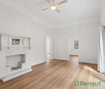Charming Cottage in an Unbeatable Cottesloe Location - Photo 6