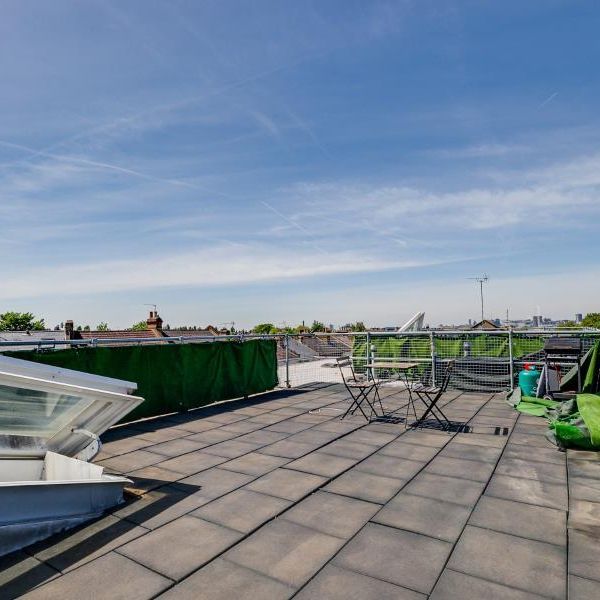 4 bedroom flat to rent - Photo 1