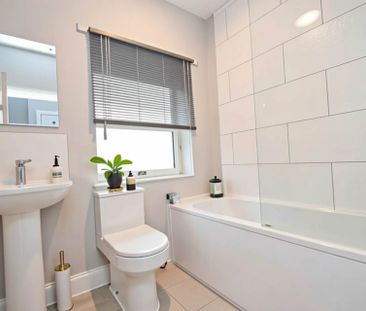 Beccles Road, Gorleston - Photo 3